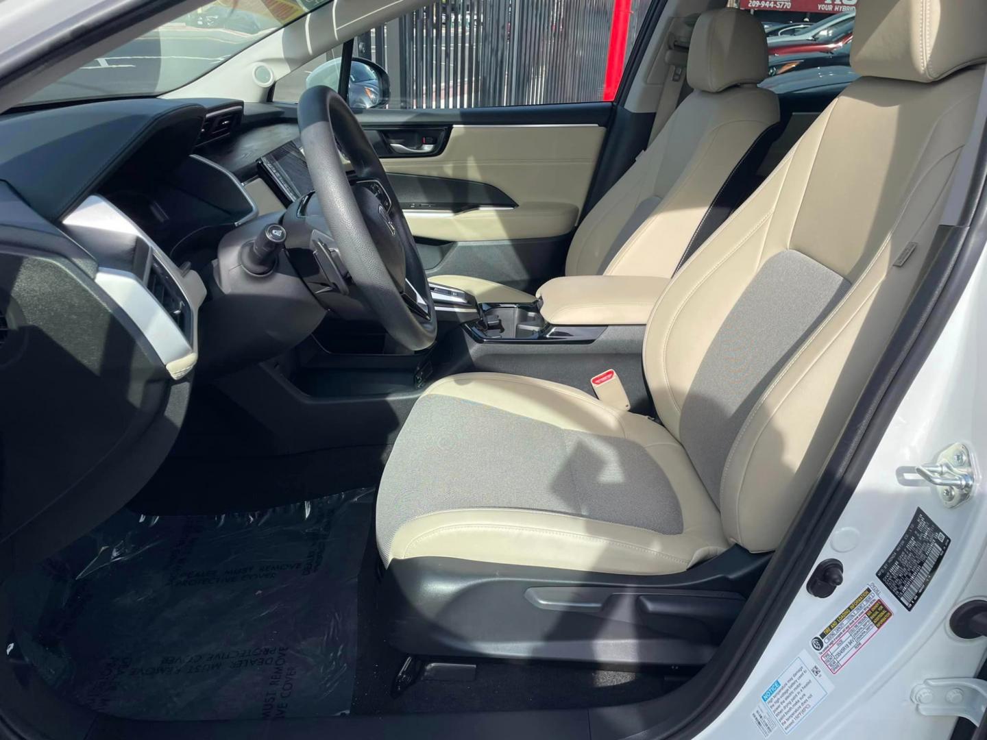 2021 WHITE /White Gold Honda Clarity Plug-In Hybrid (JHMZC5F13MC) with an 1.5L L4 DOHC 16V HYBRID engine, CVT transmission, located at 744 E Miner Ave, Stockton, CA, 95202, (209) 944-5770, 37.956863, -121.282082 - PLUS TAXES AND FEES - Photo#6